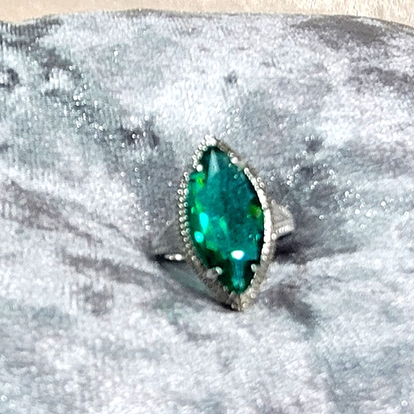 Jewelry - Large Green Marquise shaped Rhinestone Ring